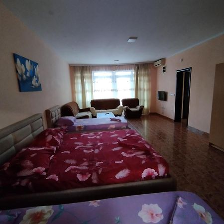 Grandino Rooms & Apartments Ulcinj Buitenkant foto