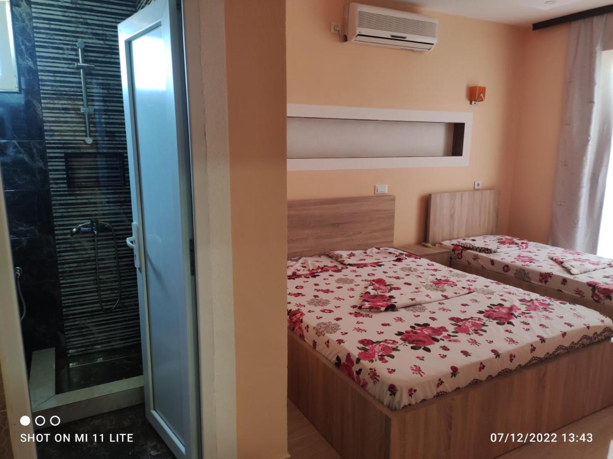 Grandino Rooms & Apartments Ulcinj Buitenkant foto