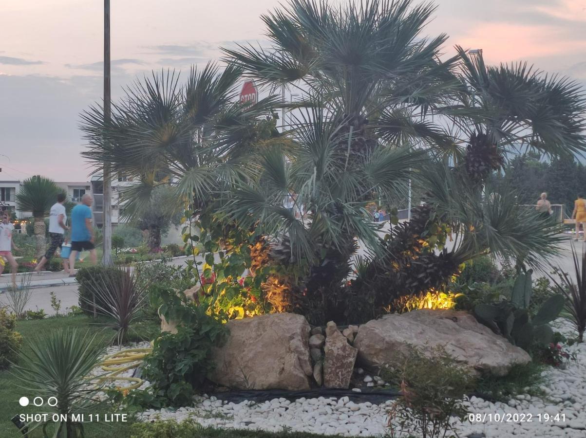 Grandino Rooms & Apartments Ulcinj Buitenkant foto