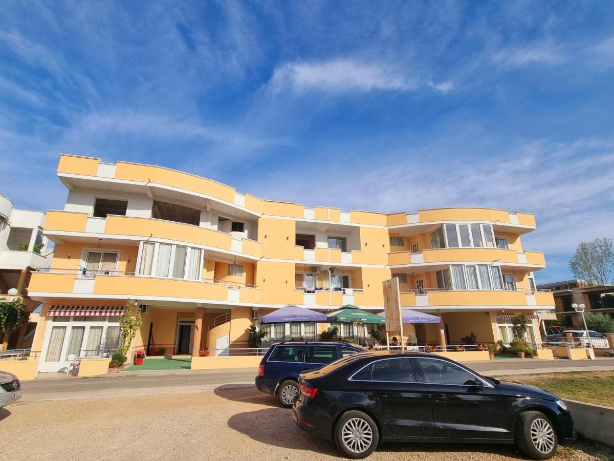 Grandino Rooms & Apartments Ulcinj Buitenkant foto