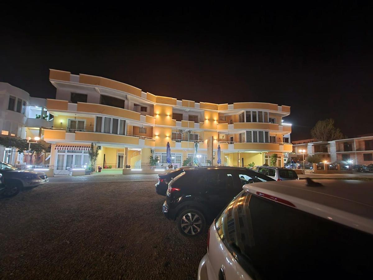 Grandino Rooms & Apartments Ulcinj Buitenkant foto