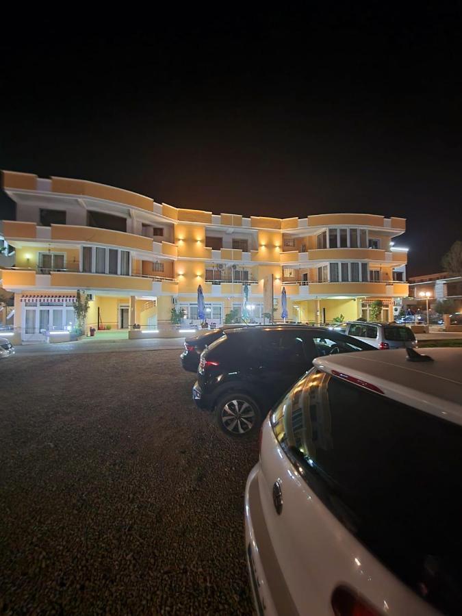 Grandino Rooms & Apartments Ulcinj Buitenkant foto