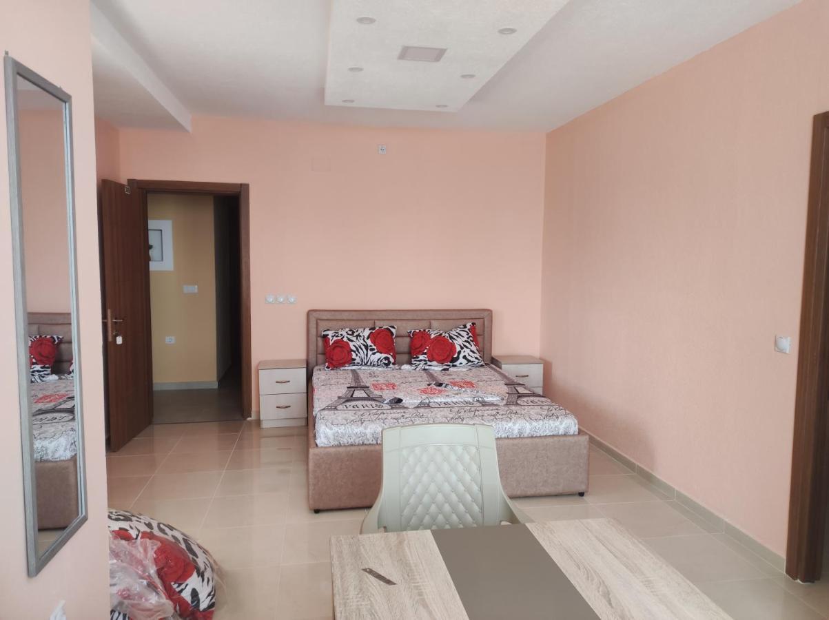 Grandino Rooms & Apartments Ulcinj Buitenkant foto