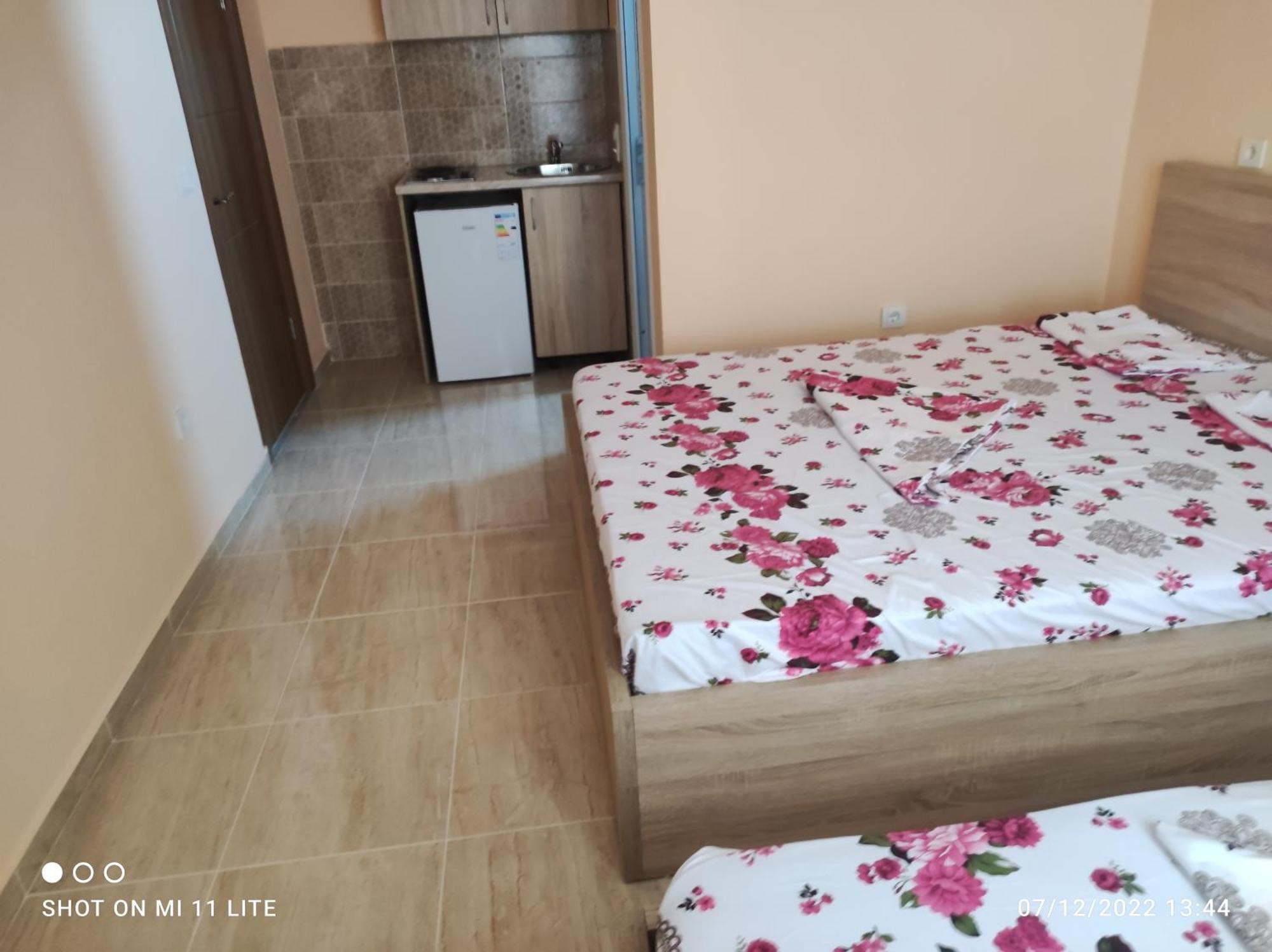 Grandino Rooms & Apartments Ulcinj Buitenkant foto