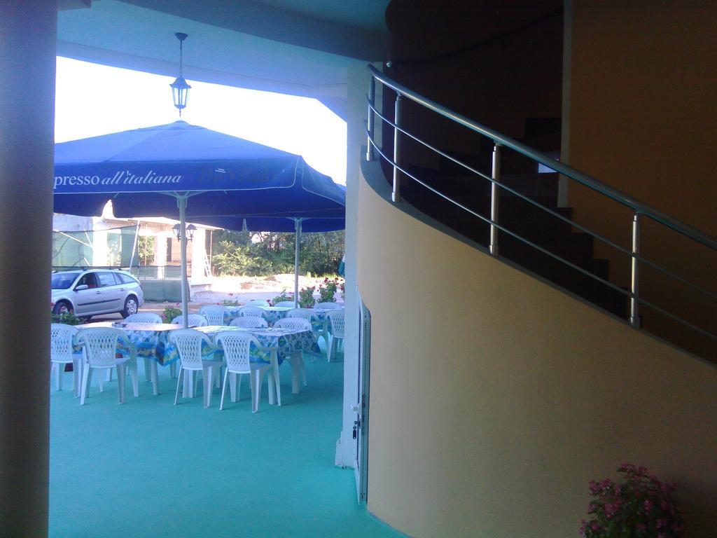 Grandino Rooms & Apartments Ulcinj Buitenkant foto
