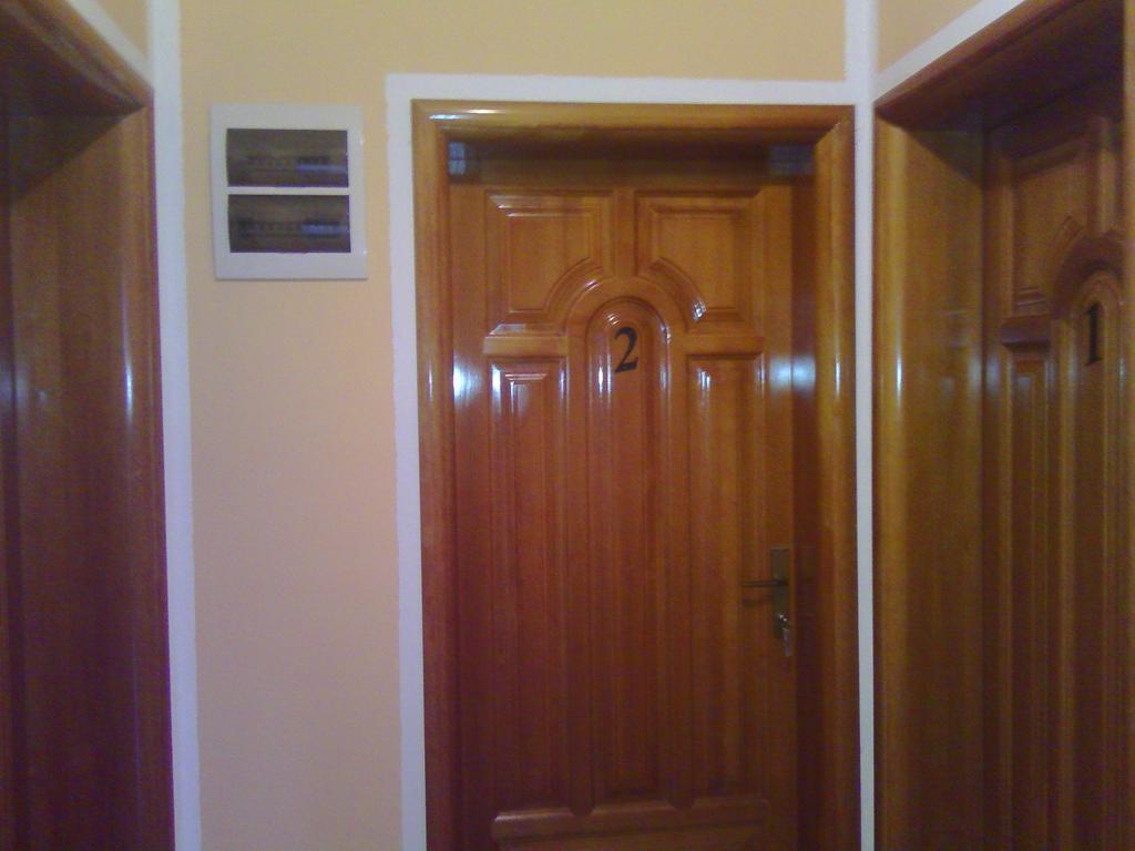 Grandino Rooms & Apartments Ulcinj Buitenkant foto