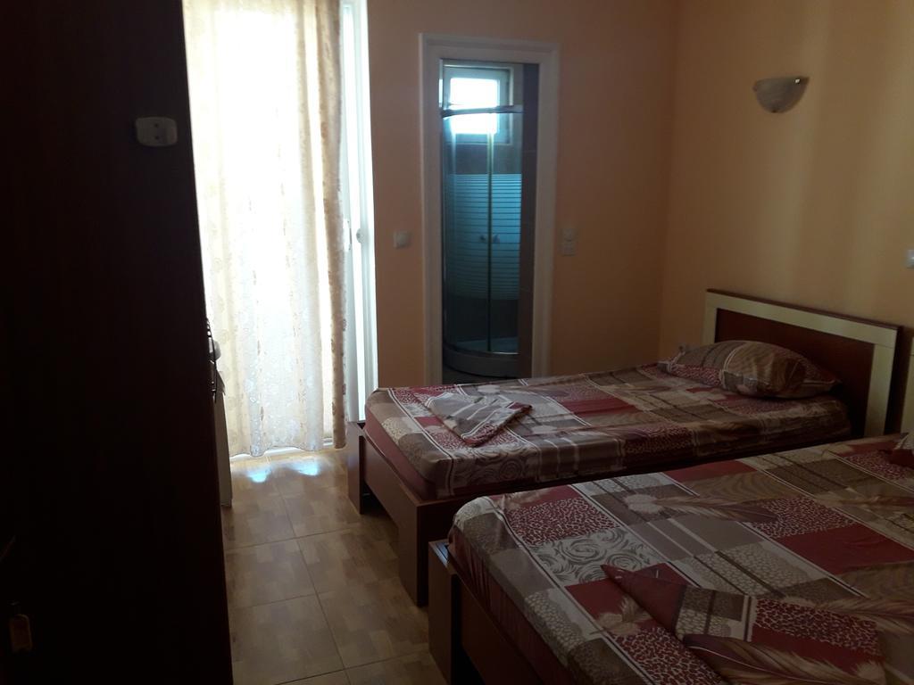 Grandino Rooms & Apartments Ulcinj Buitenkant foto