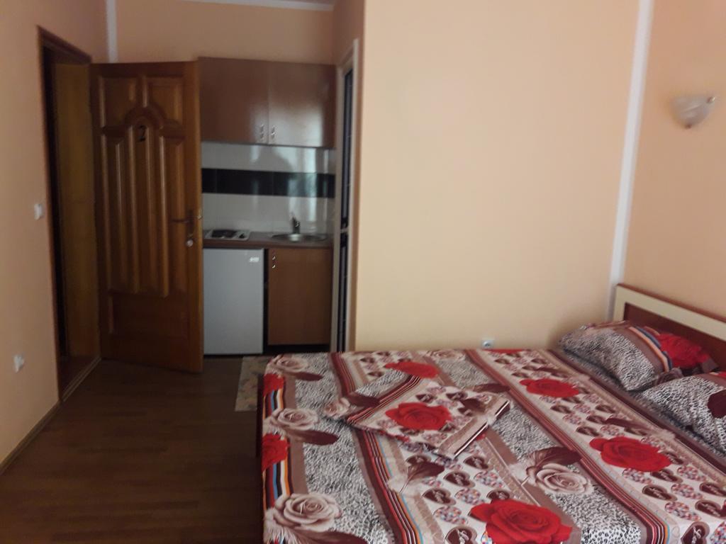 Grandino Rooms & Apartments Ulcinj Buitenkant foto