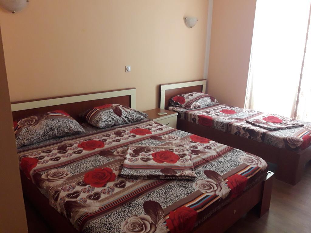 Grandino Rooms & Apartments Ulcinj Buitenkant foto
